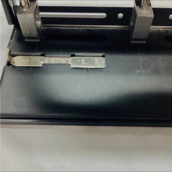 Office Large Loose-leaf Three-hole Puncher - Picture 8 of 9